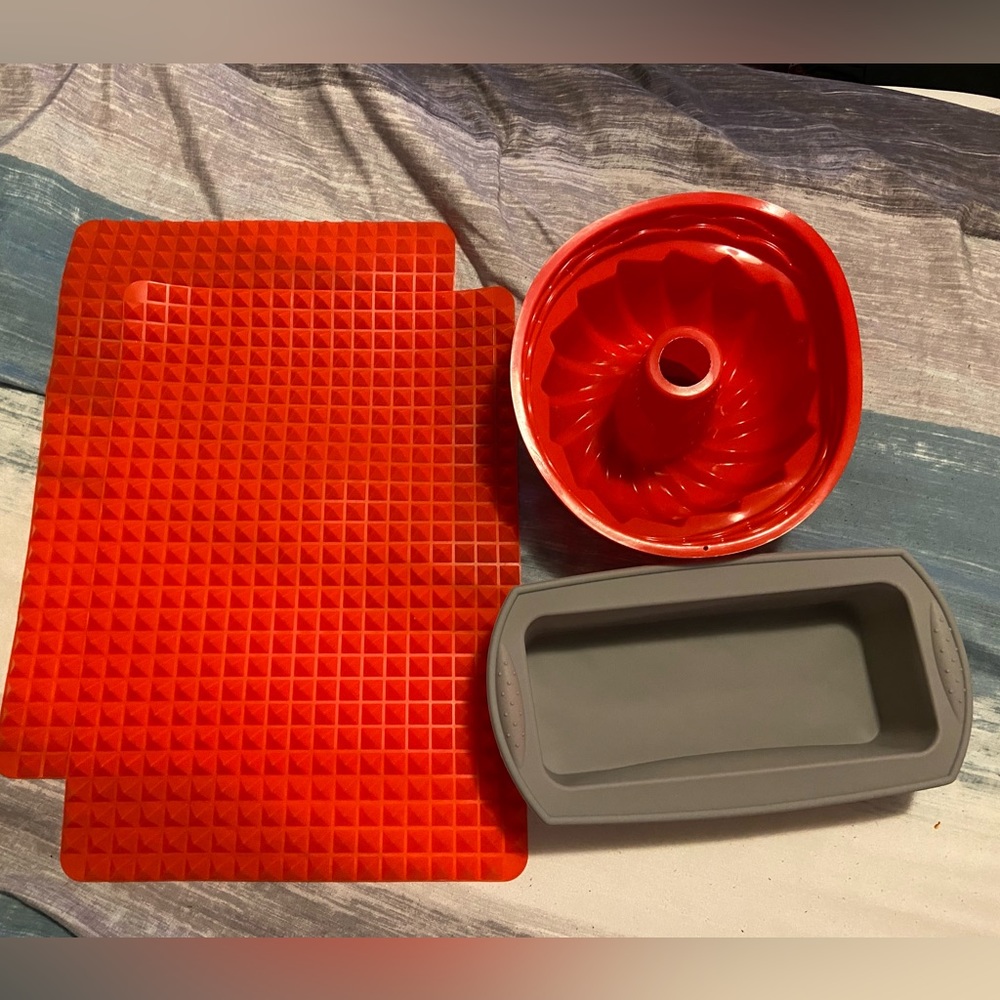 NWOT Silicon Bakeware